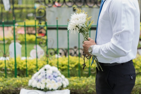公婆意外走了！人妻愣見「尪沒掉半滴淚」反而開心搬家　原因曝光她心疼「終於解脫了」：獨扛好多年