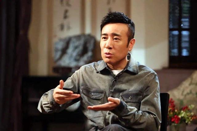 相守30年！窮小子18歲愛上鄰家女「從零拚到有」不離棄　成名後鬧緋聞「不負糟糠妻恩」讓太太很放心