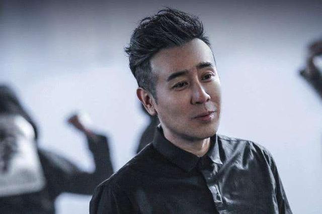 相守30年！窮小子18歲愛上鄰家女「從零拚到有」不離棄　成名後鬧緋聞「不負糟糠妻恩」讓太太很放心