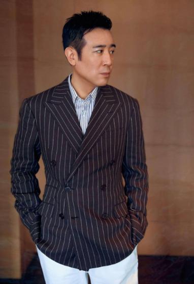 相守30年！窮小子18歲愛上鄰家女「從零拚到有」不離棄　成名後鬧緋聞「不負糟糠妻恩」讓太太很放心
