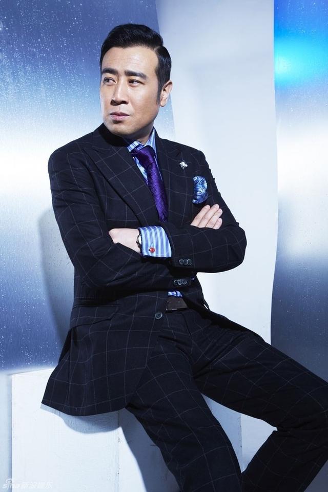 相守30年！窮小子18歲愛上鄰家女「從零拚到有」不離棄　成名後鬧緋聞「不負糟糠妻恩」讓太太很放心