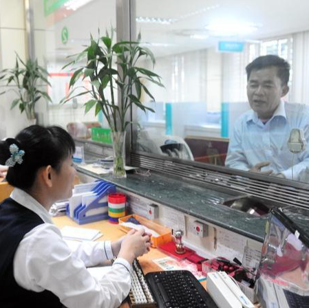 史上最霸氣！富豪到銀行提額遭櫃員嘲諷「1個億夠嗎？」　「後續一舉動」行長哭著登門道歉