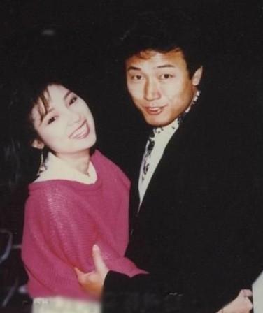 遭誤解多年！女星「被冤指害人罪魁禍首」真相大白她早以釋懷　60歲「與丈夫恩愛32年」：嫁對人真的很幸福