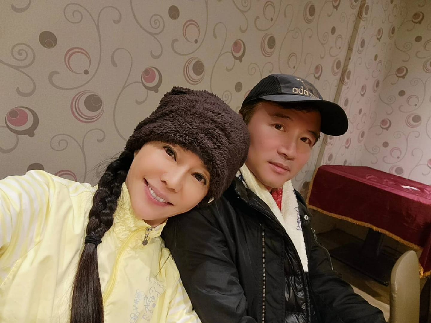 熬過兒風波！孫鵬退主持棒「睽違5年復出」罕曝喜訊　不斷誇讚妻兒：我們三口都自律甚嚴