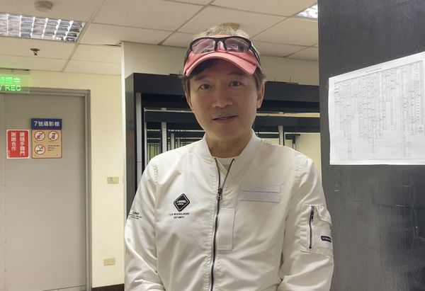 熬過兒風波！孫鵬退主持棒「睽違5年復出」罕曝喜訊　不斷誇讚妻兒：我們三口都自律甚嚴