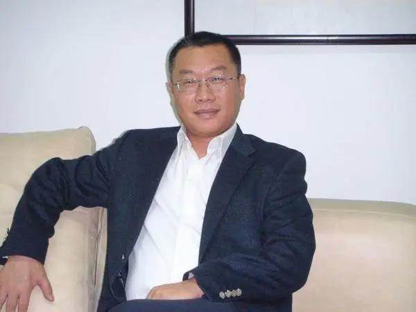 史上最霸氣！富豪到銀行提額遭櫃員嘲諷「1個億夠嗎？」　「後續一舉動」行長哭著登門道歉