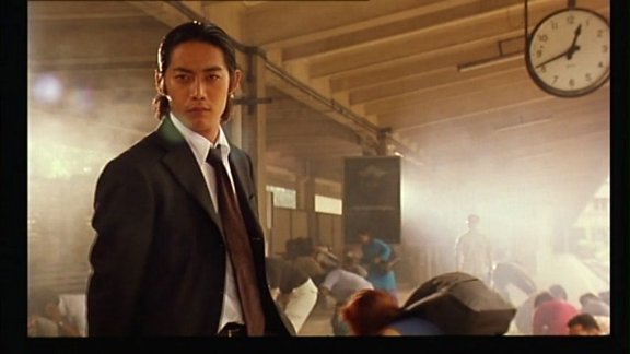 帥氣戲劇男神！當年「演酷帥教師爆紅」　51歲「私下與老婆約會被拍」甜如偶像劇❤️