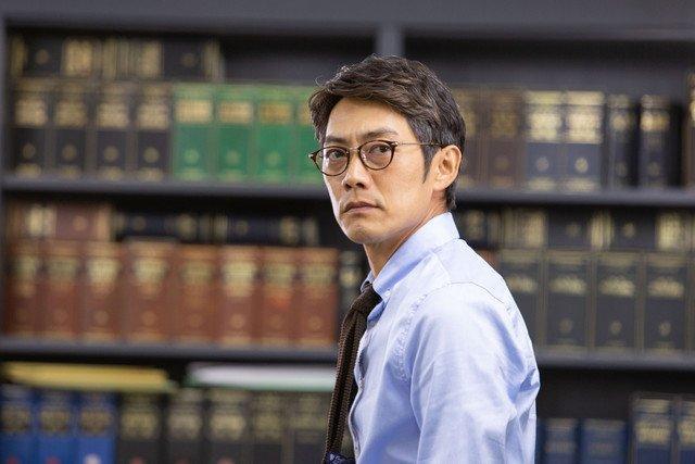 帥氣戲劇男神！當年「演酷帥教師爆紅」　51歲「私下與老婆約會被拍」甜如偶像劇❤️