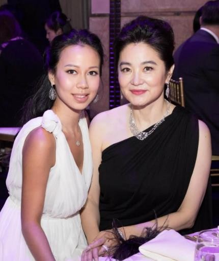 甩臉繼母林青霞！富商父再婚生子「親媽4婚4離」　她連生兩胎「願當未婚媽媽」：父母婚姻影響我一輩子