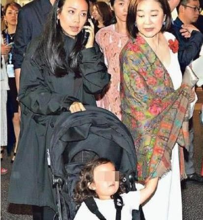 甩臉繼母林青霞！富商父再婚生子「親媽4婚4離」　她連生兩胎「願當未婚媽媽」：父母婚姻影響我一輩子