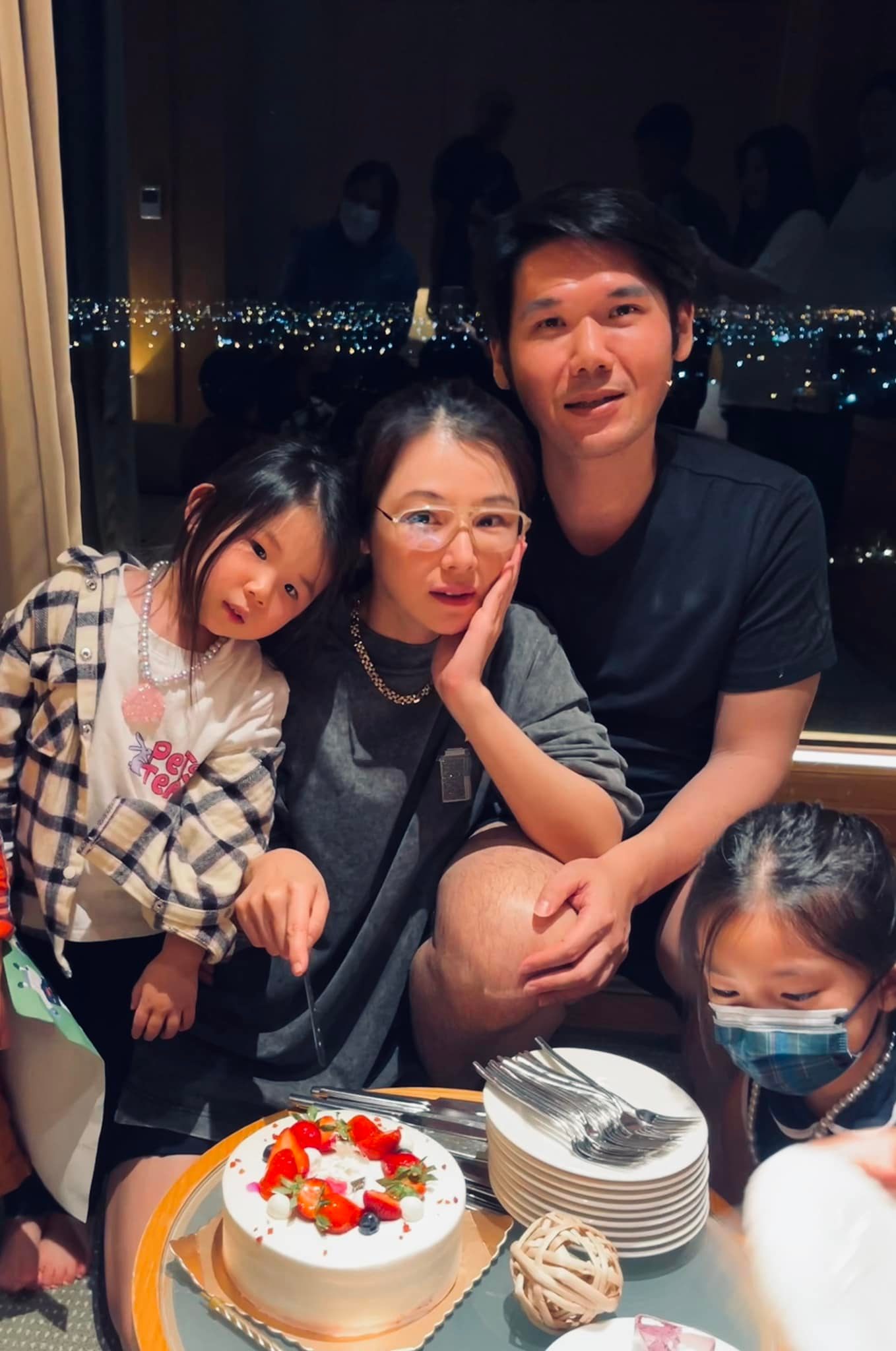《光陰的故事》爆紅！陳怡蓉淡出「43歲幸福近況曝」喜收尪大禮　「一打開俗擱有力」笑喊：很喜歡