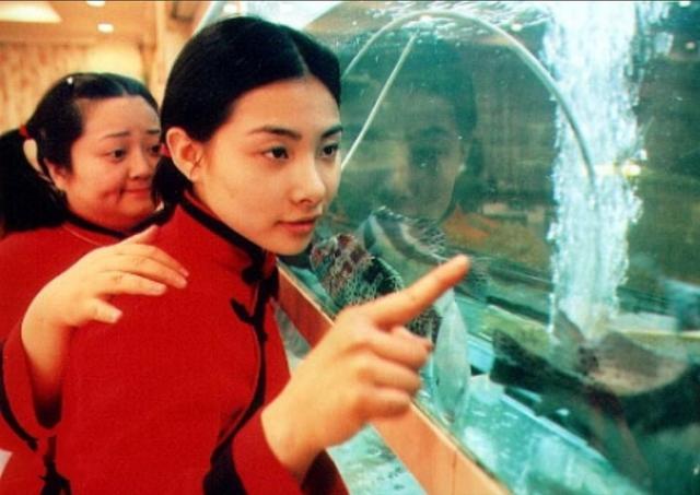 不嫁豪門嫁愛情！體操皇后獲獎無數「閃嫁窮學生」　如今「40歲現況曝光」網驚：幸福是無價的