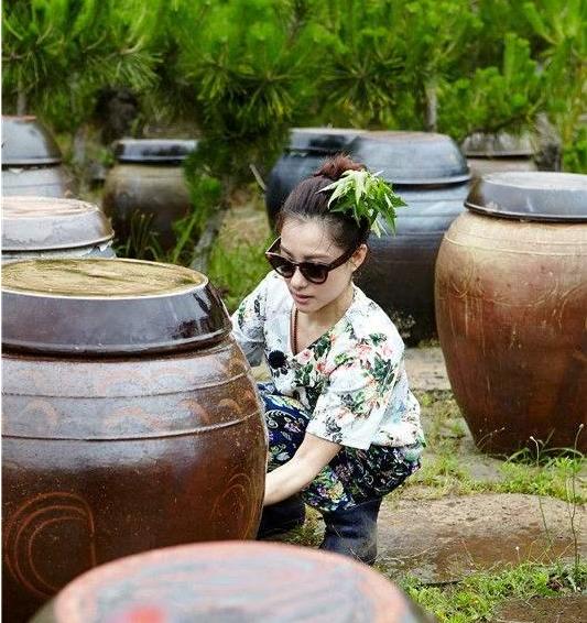 不嫁豪門嫁愛情！體操皇后獲獎無數「閃嫁窮學生」　如今「40歲現況曝光」網驚：幸福是無價的