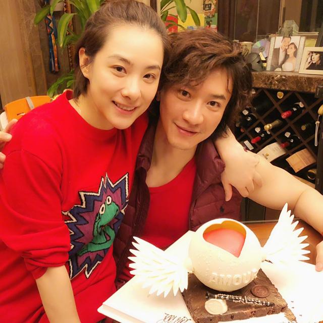 不嫁豪門嫁愛情！體操皇后獲獎無數「閃嫁窮學生」　如今「40歲現況曝光」網驚：幸福是無價的