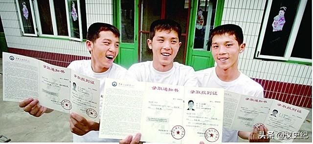 最強三胞胎！3兄弟做什麼都一起「考上同大學分數連號」　10年後「連結婚都要同一天」媽媽樂壞