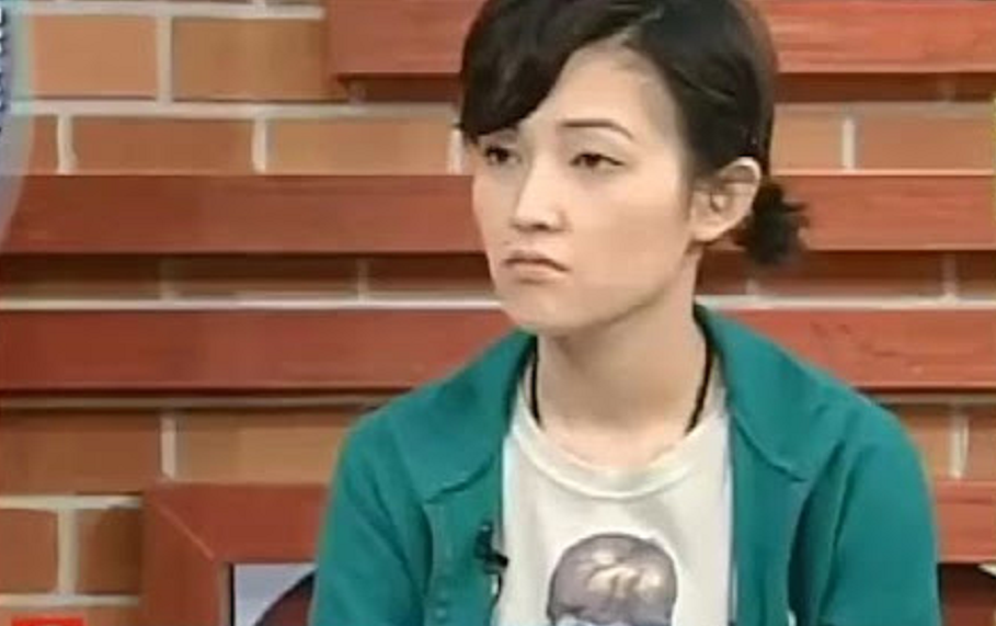 47歲金曲歌后「為愛摘除子宮」慘遭分手　「終身不婚不孕」網友感嘆：原生家庭影響一生...