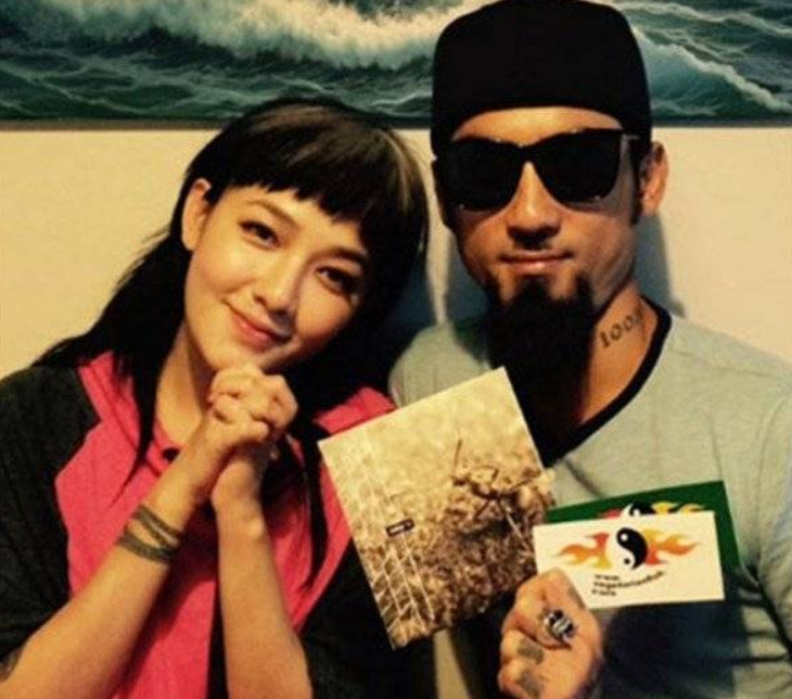 47歲金曲歌后「為愛摘除子宮」慘遭分手　「終身不婚不孕」網友感嘆：原生家庭影響一生...