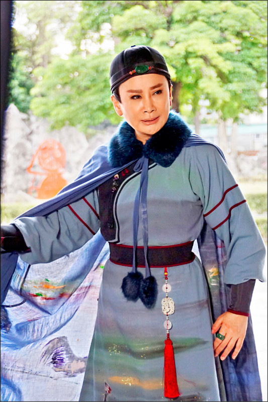 重男輕女受害者！陳亞蘭當年「為供哥哥讀書」去工廠當女工　下功夫演歌仔戲「帥氣皇上再爆紅」