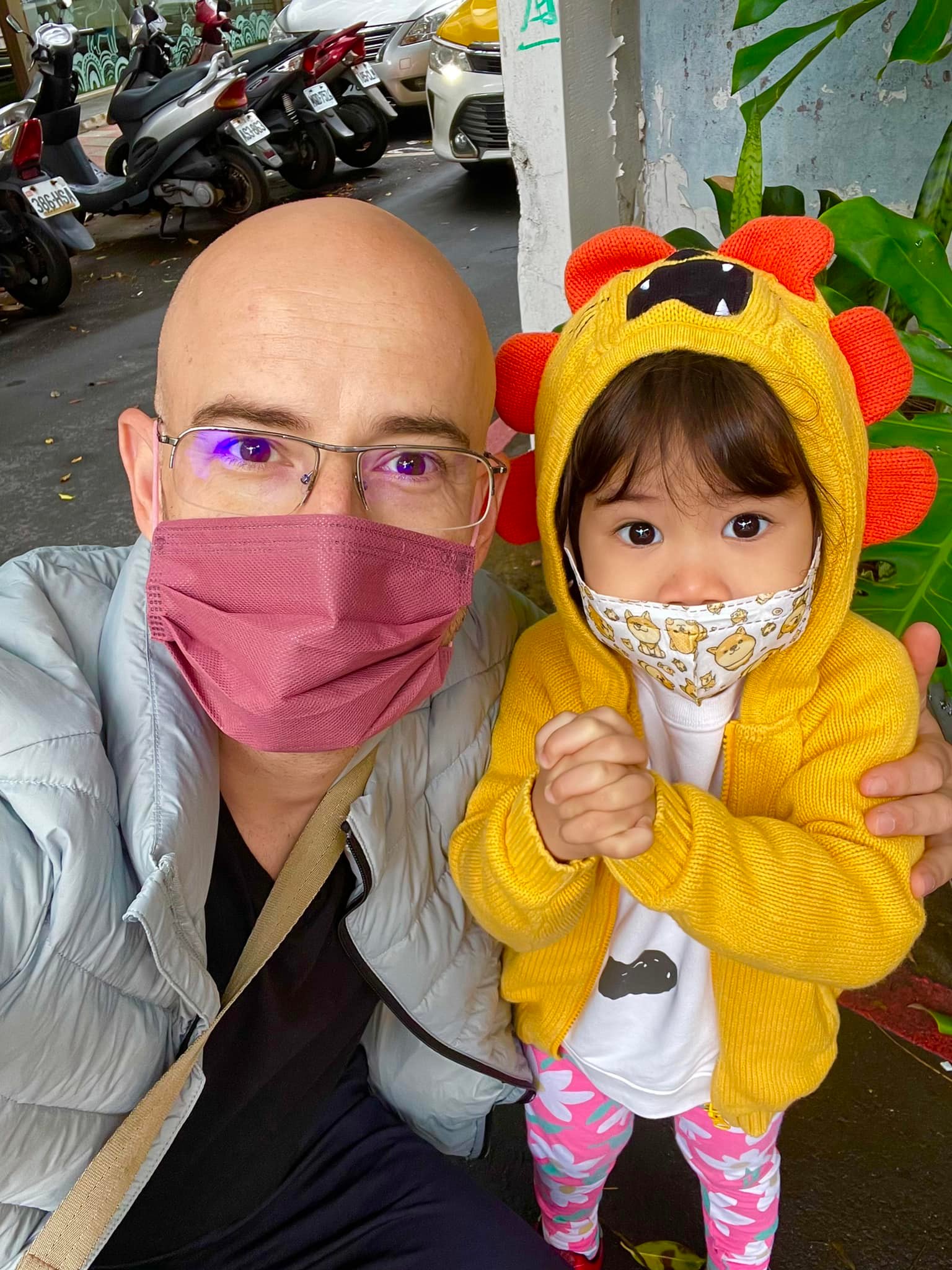 吳鳳發現「小女兒是左撇子」喜喊：家族第一人　「不干預孩子慣用手」一番言論獲天下父母共鳴