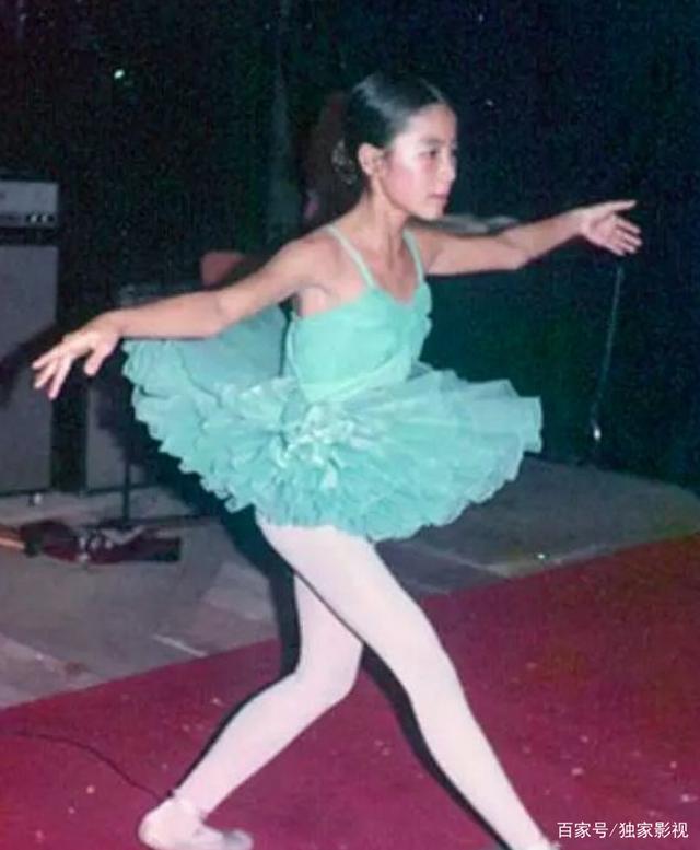 楊紫瓊60歲拍雜誌「渾身綻放魅力」臉上痕跡美翻　被法拉利總裁「寵成像小孩」當自己的女王