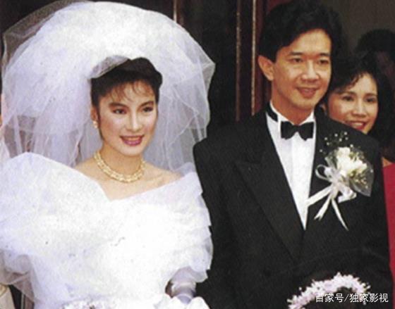 楊紫瓊60歲拍雜誌「渾身綻放魅力」臉上痕跡美翻　被法拉利總裁「寵成像小孩」當自己的女王
