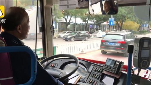 有問題嗎？台中公車司機「停車買便當」乘客等10分鐘罵爆　同行反嗆「拜託有點同理心」總公司出面了
