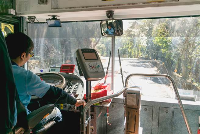 有問題嗎？台中公車司機「停車買便當」乘客等10分鐘罵爆　同行反嗆「拜託有點同理心」總公司出面了