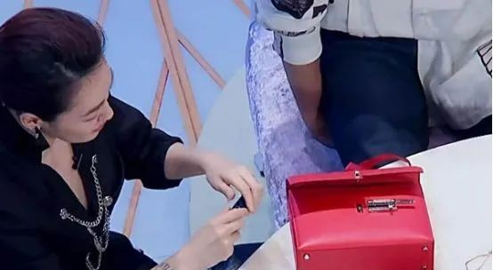 一條項鏈3600萬！「花錢如流水」的6位女星：有錢也養不起　她們的「高消費」你想都想不到
