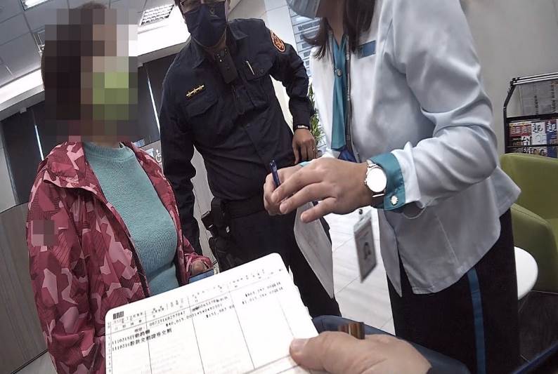 空降橫財！女子銀行存款22萬「10年後變成3780萬」疑惑不已　銀行告知：錢都是你的，放心花