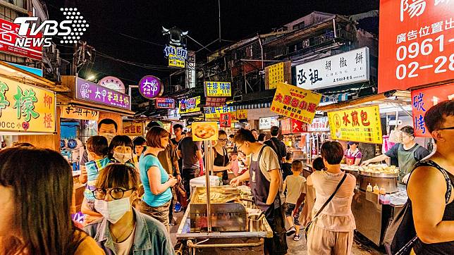 人夫挑戰祖傳秘方！暗黑料理讓老婆秒吐 網友笑翻：這蝦子太神奇