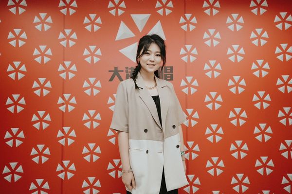 金曲歌后大方承認：我是雙性戀！自爆心目中「理想女友是她」　「交過2任女友」父母都很開放