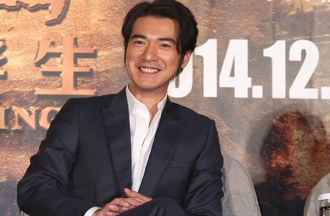 金城武是雙面人?幫空姐簽名「轉身馬上客訴」 她抱不平「假裝客氣答應」網不挺:你們太超過