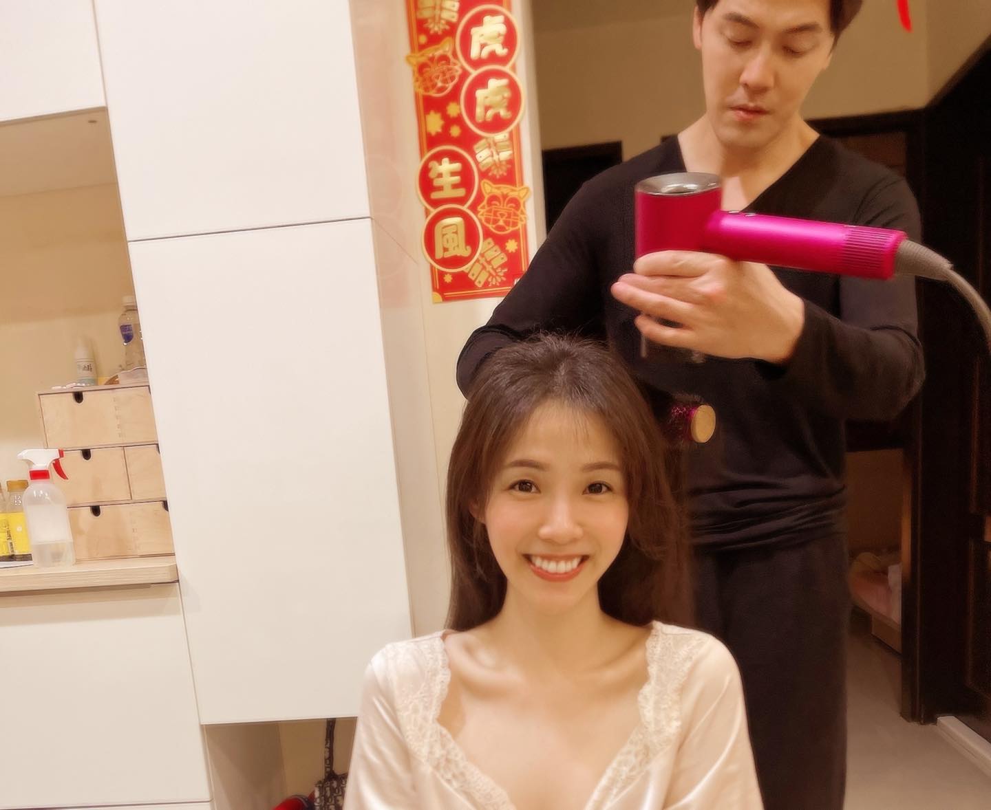 老婆才是老大！黃文星曾窮到吃醬油拌飯「43歲終買下第二棟房」　「裝潢全聽愛妻的」粉色主臥美到像樣品屋