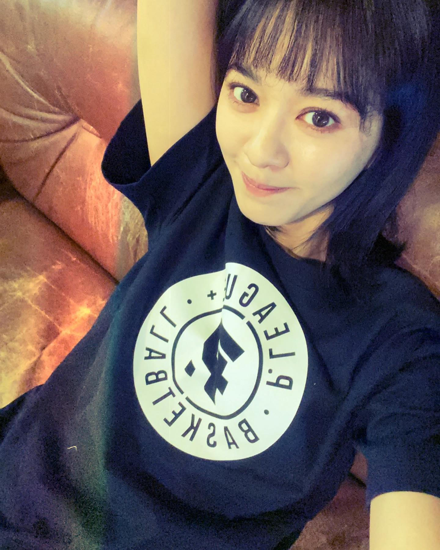 兒女雙全！陳意涵豪宅中「素顏教兒下廚」活力滿滿　「母子眼神如複製貼上」夫在旁掌鏡：畫面超溫馨