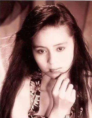 憑《千年等一回》爆紅！她16歲出道被稱：鄧麗君接班人　今淪落「鄉下撈金」現狀令人心疼
