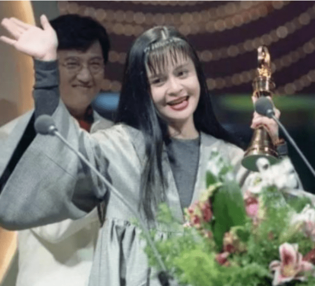 憑《千年等一回》爆紅！她16歲出道被稱：鄧麗君接班人　今淪落「鄉下撈金」現狀令人心疼