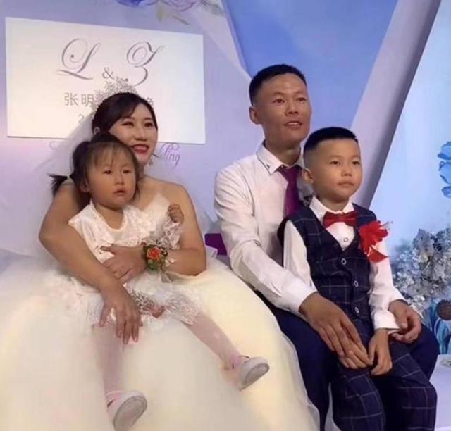 當妳永遠的雙腳！兩情相悅卻遭阻攔「妻意外終生臥床」　他貼身照顧「連續四年揹妻上山」現況看哭全網
