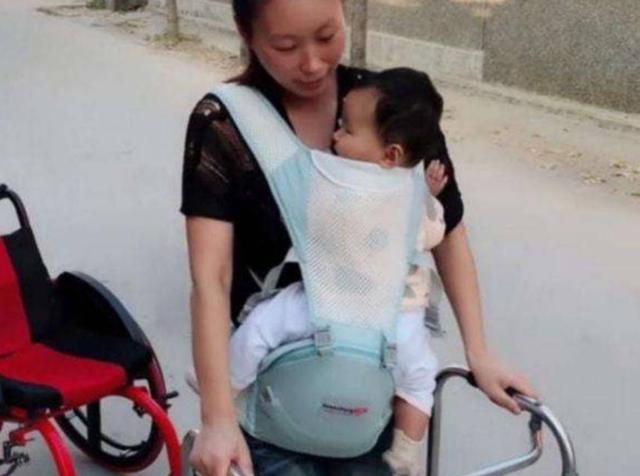 當妳永遠的雙腳！兩情相悅卻遭阻攔「妻意外終生臥床」　他貼身照顧「連續四年揹妻上山」現況看哭全網