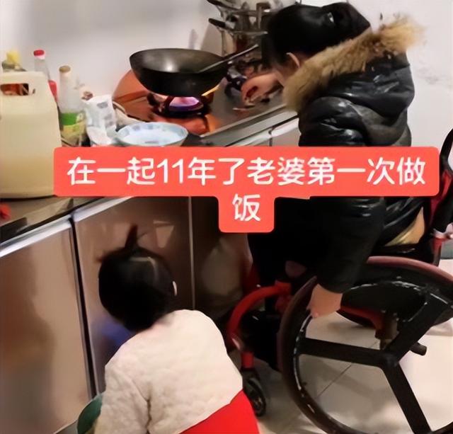 當妳永遠的雙腳！兩情相悅卻遭阻攔「妻意外終生臥床」　他貼身照顧「連續四年揹妻上山」現況看哭全網
