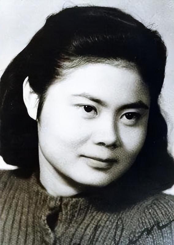 出身軍閥家教嚴格！「女兒卻每月當月光族」一發薪就花光　豪擲1300萬「臨走前戶頭剩三百」卻受到眾人景仰