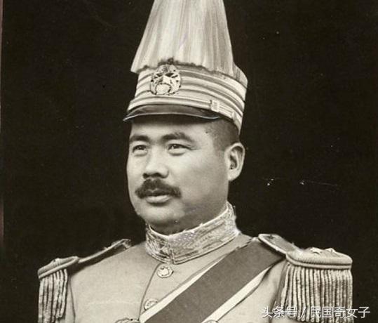 出身軍閥家教嚴格！「女兒卻每月當月光族」一發薪就花光　豪擲1300萬「臨走前戶頭剩三百」卻受到眾人景仰