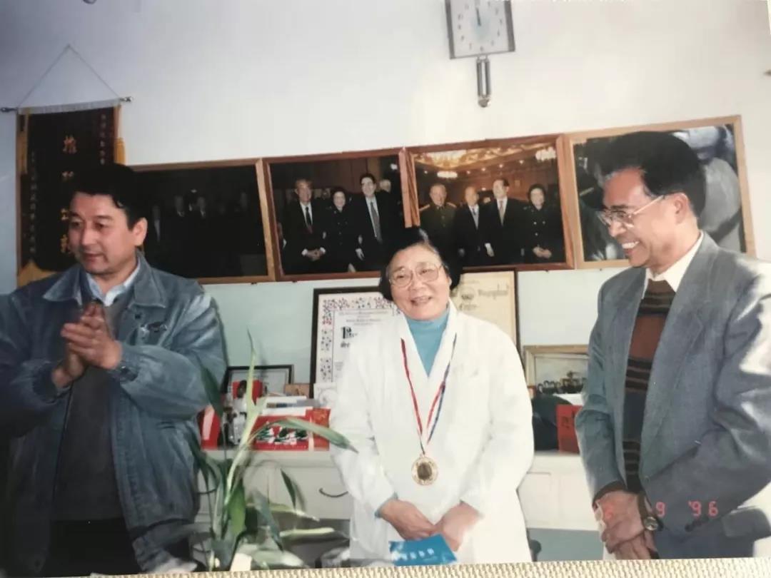 出身軍閥家教嚴格！「女兒卻每月當月光族」一發薪就花光　豪擲1300萬「臨走前戶頭剩三百」卻受到眾人景仰