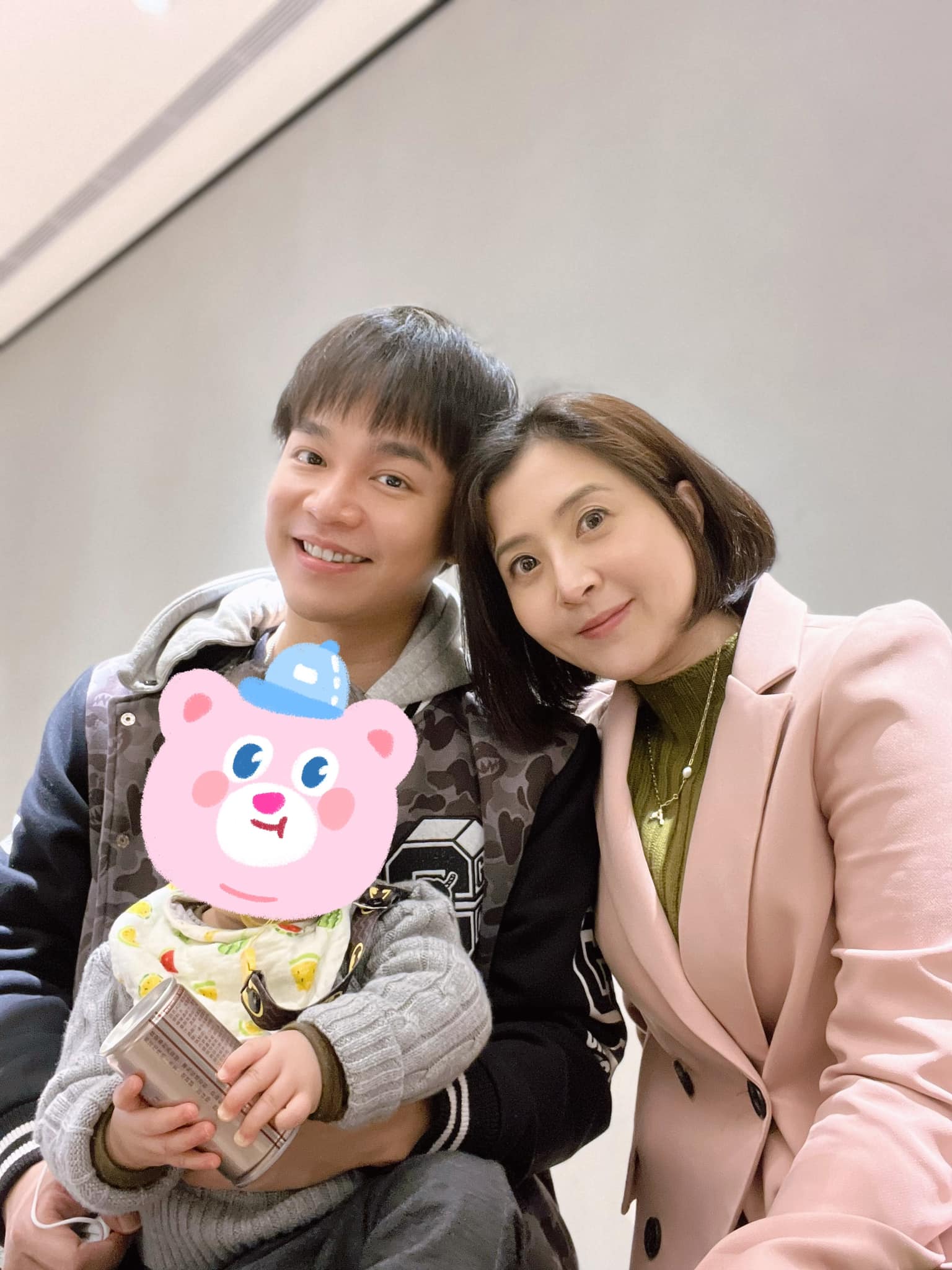 兒子滿周歲了！李亮瑾曝抓周儀式「爺爺張魁硬推官印」結果抓2次　夫妻「堅持讓寶寶吃素」不結冤親債主