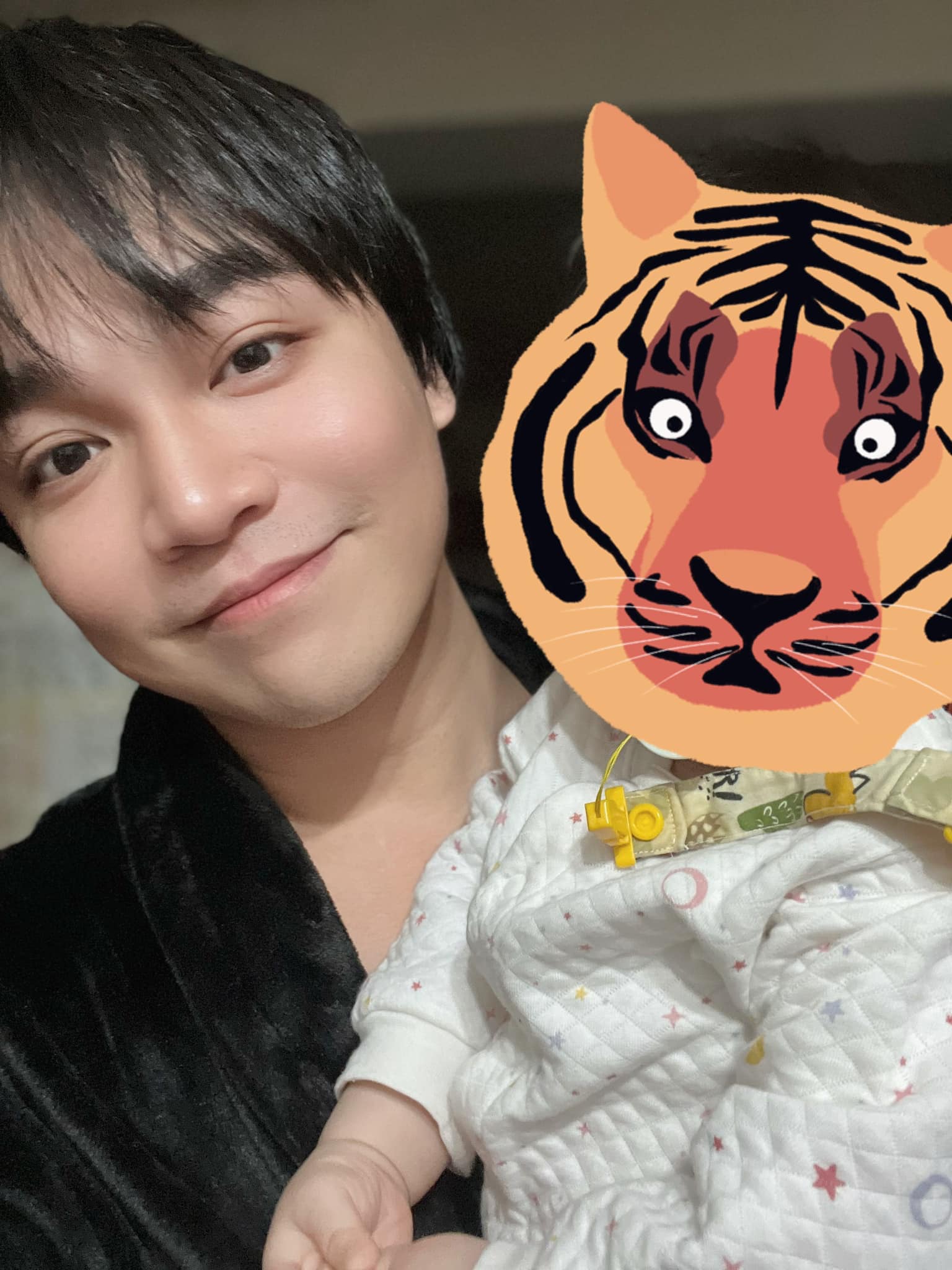兒子滿周歲了！李亮瑾曝抓周儀式「爺爺張魁硬推官印」結果抓2次　夫妻「堅持讓寶寶吃素」不結冤親債主