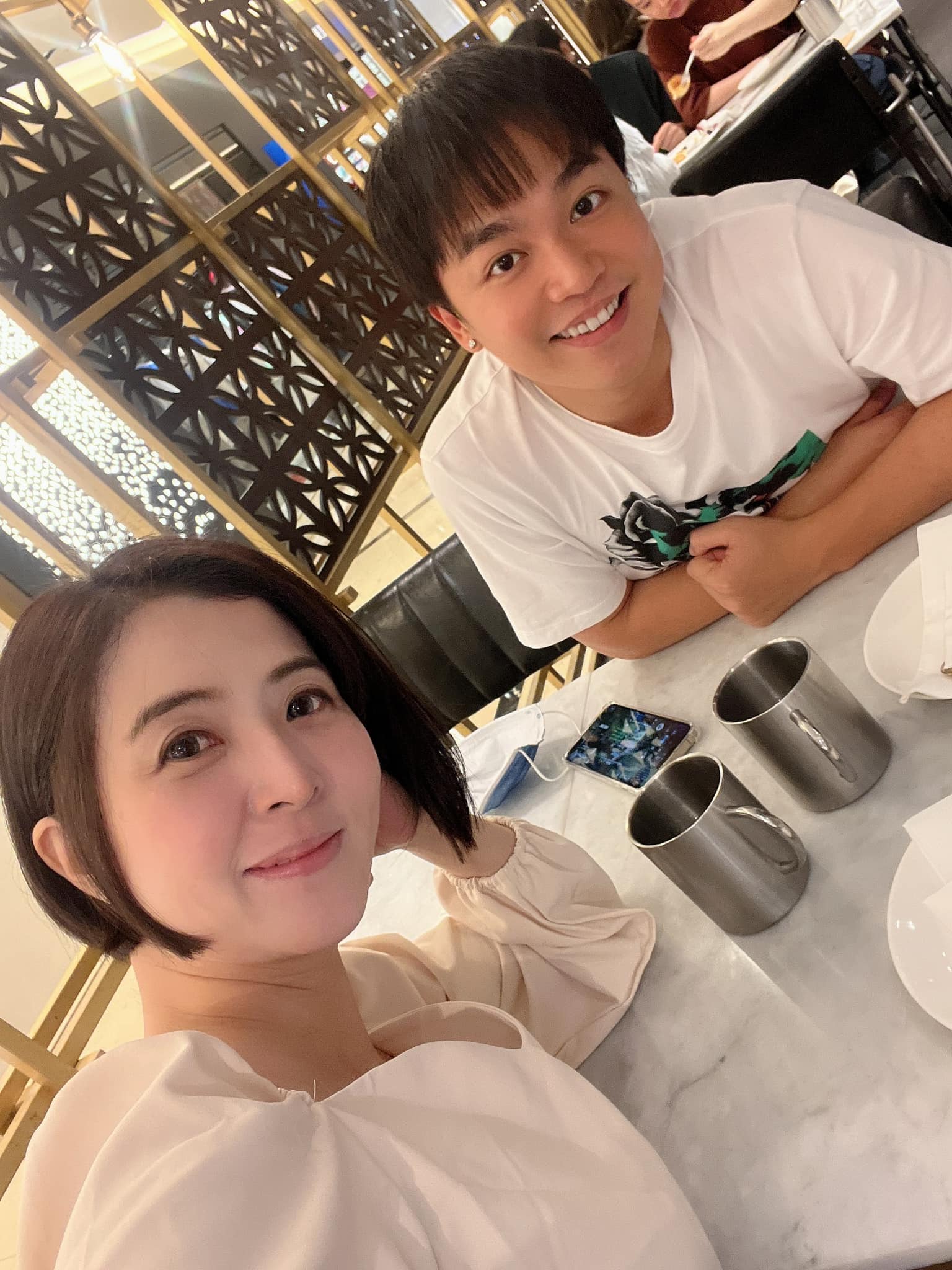 兒子滿周歲了！李亮瑾曝抓周儀式「爺爺張魁硬推官印」結果抓2次　夫妻「堅持讓寶寶吃素」不結冤親債主