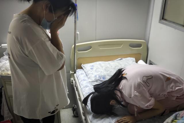 感嘆時日無多！女兒患重症「爸媽不惜傾家蕩產」債台高築　她不捨做下重大抉擇「病床上跪謝母恩」：恩情來世再報