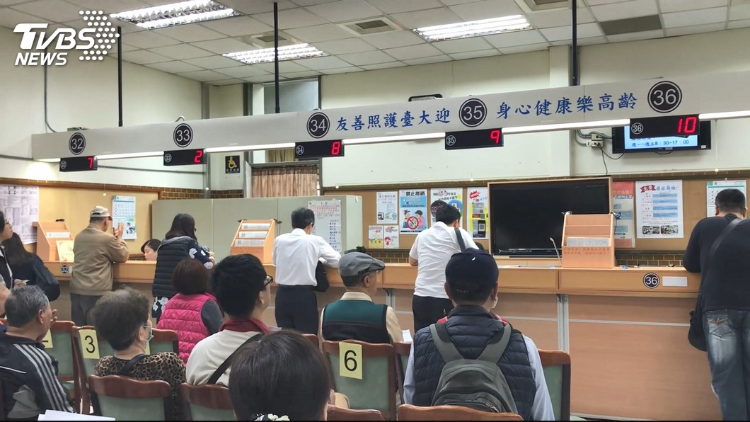 吃東西就吐！30歲女「自認胃食道逆流」求診半年都沒好　醫一查傻眼「根本完全相反」苦嘆：自作聰明