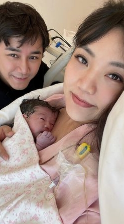 恭喜當爸爸了❤️《黃金》男星「老婆半小時順產」幸福陪伴身旁　孩子性別曝光「長的像爸爸」頭髮超濃密