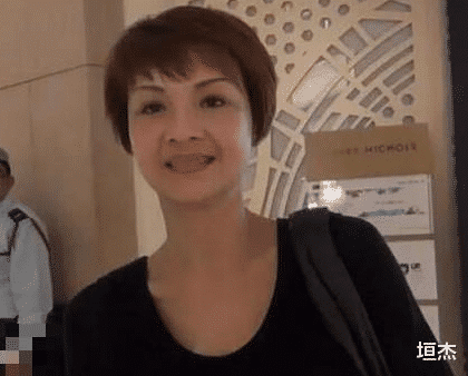 曾是波霸始祖！一代豔星「砸7百萬替美胸保險」28歲為愛隱退　相愛20年「不婚不生財產留給前妻」