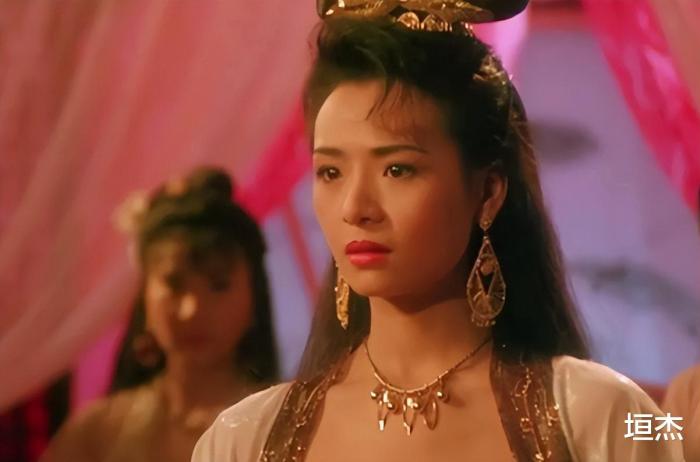 曾是波霸始祖！一代豔星「砸7百萬替美胸保險」28歲為愛隱退　相愛20年「不婚不生財產留給前妻」